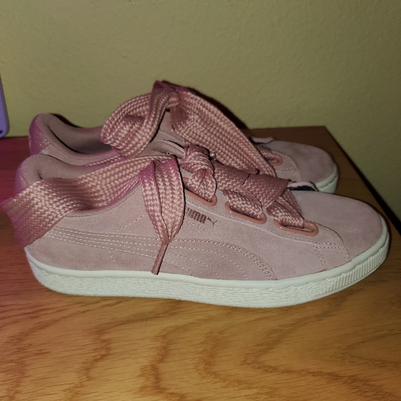 Puma Pink shoes - Picture 2 of 5